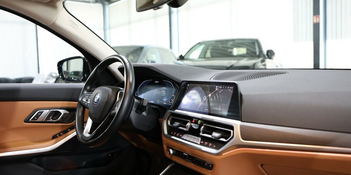 BMW 330e Touring xDrive LUXURY LINE PANORAMA, LASER 133.000 km 23.993 &euro; Hamm 59077