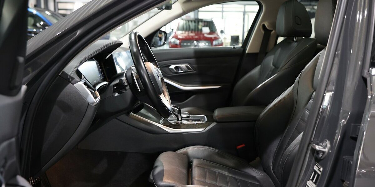 BMW 330e Touring xDrive LUXURY LINE PANORAMA, LASER 102.000 km 24.993 &euro; Hamm 59077