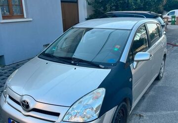 Toyota Corolla Verso 176.700 km 2.499 &euro; Village-Neuf 68128