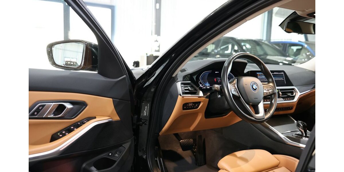BMW 330e Touring xDrive LUXURY LINE PANORAMA, LASER 133.000 km 23.993 &euro; Hamm 59077