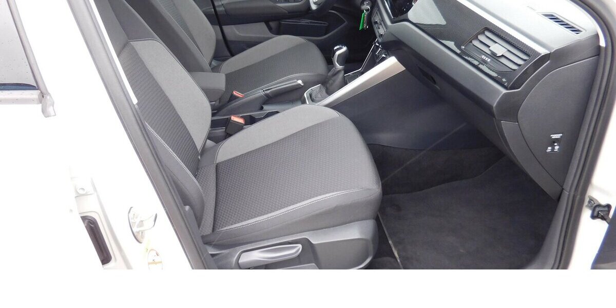 VW Taigo 1.0 TSI BMT Klima Radio Navi Klima 21.300 km 17.390 &euro; Vordorf 38533