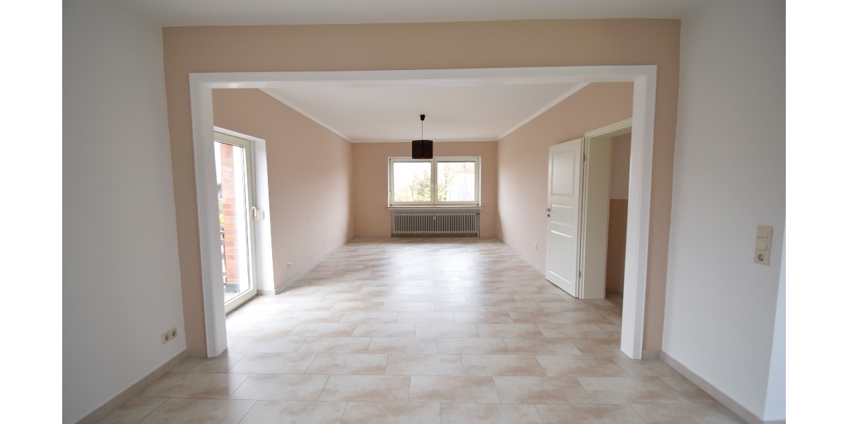 Blick ins Wohnzimmer vom Essbereich aus