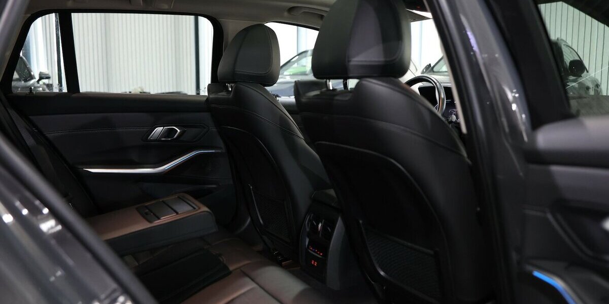BMW 330e Touring xDrive LUXURY LINE PANORAMA, LASER 102.000 km 24.993 &euro; Hamm 59077