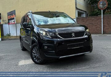 Peugeot Rifter Allure L1 EAT8 *Pano*TotW*PDC*Carpl*5Sitz 114.618 km 13.990 &euro; Berlin 13187